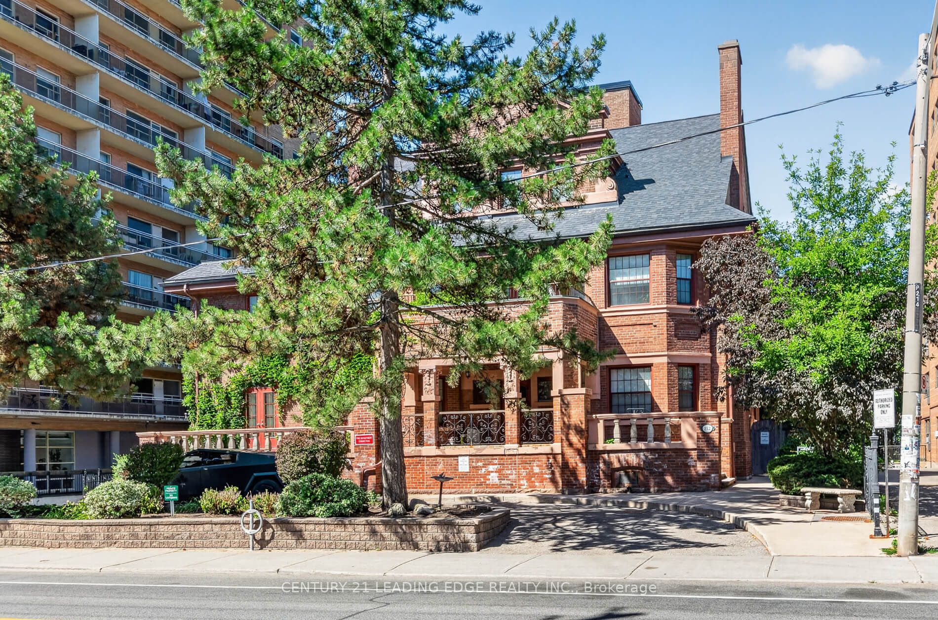 Powell Mansion Lofts, #104
