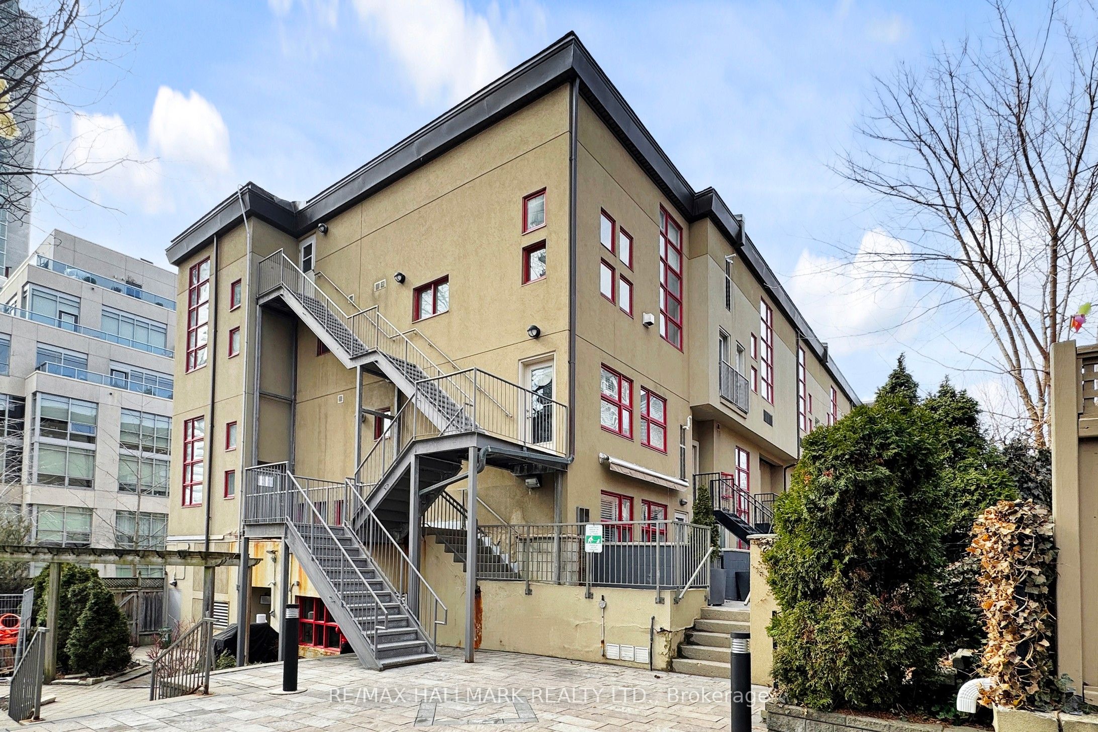 Earl Lofts